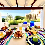 Grand Terrace With Pool By Homing Appartamento