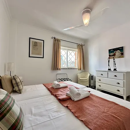 Grand Terrace With Pool By Homing Apartamento