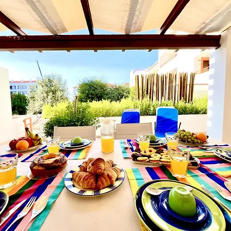 Grand Terrace With Pool By Homing Apartamento