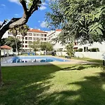 Apartmán Grand Terrace With Pool By Homing