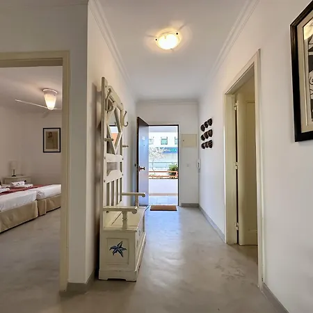 Grand Terrace With Pool By Homing * וילהמורה