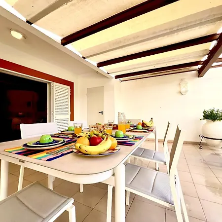 Grand Terrace With Pool By Homing וילהמורה