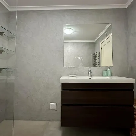 Grand Terrace With Pool By Homing וילהמורה